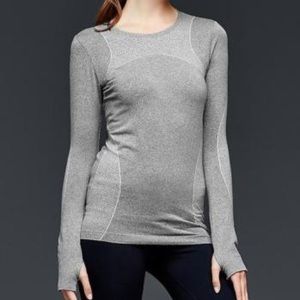 Gap Fit motion grey heathered long sleeve top